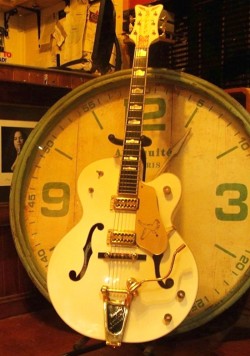 Gretsch-White-Falcon4